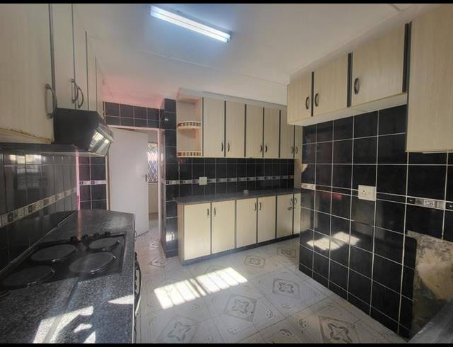 3 BEDROOM HOUSE FOR SALE IN REDCLIFFE